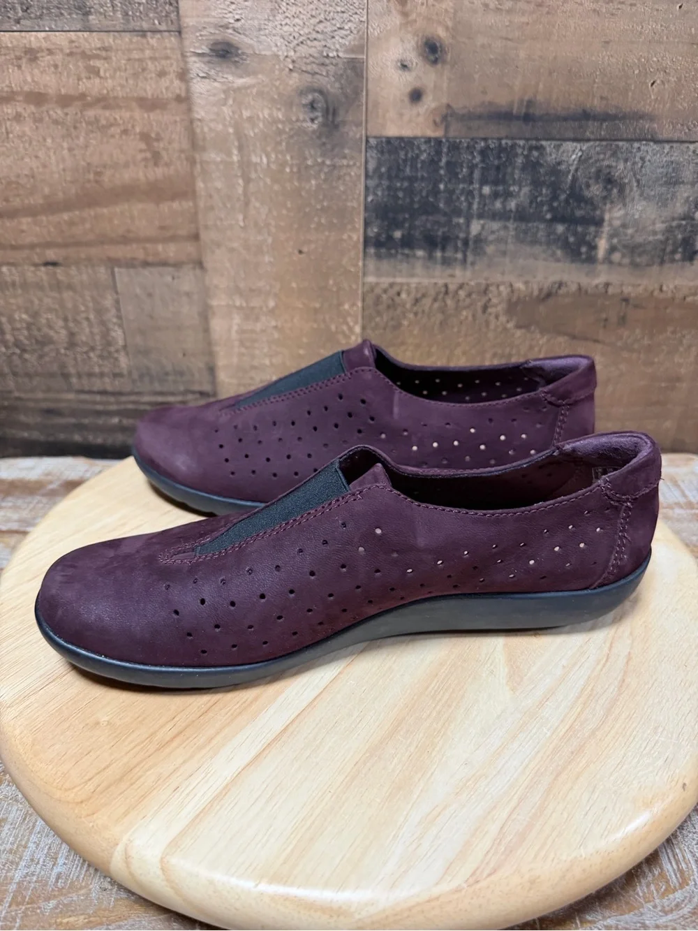 Clarks Yoxene Faye Womens 7.5 M Burgundy Nubuck Leather Slip On Shoes